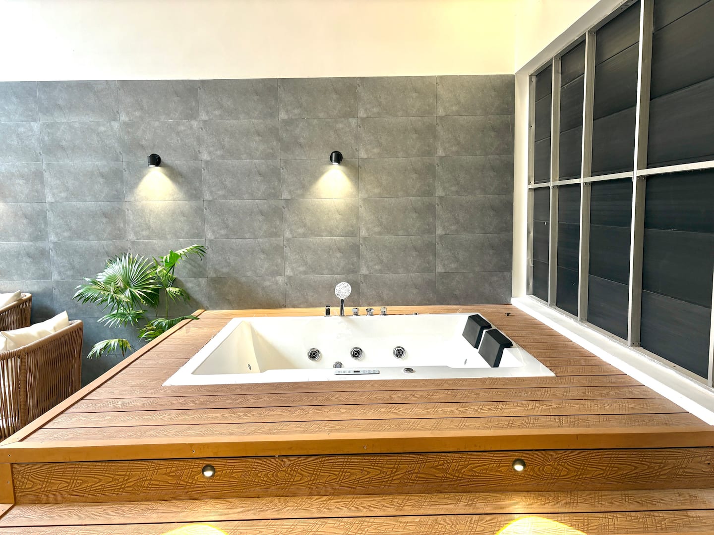 Romantic Jacuzzi 1BHK Candolim | Mirashya UG10